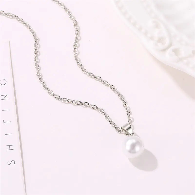 Pearl Women's Necklace with Beaded Pendant (Choker)
